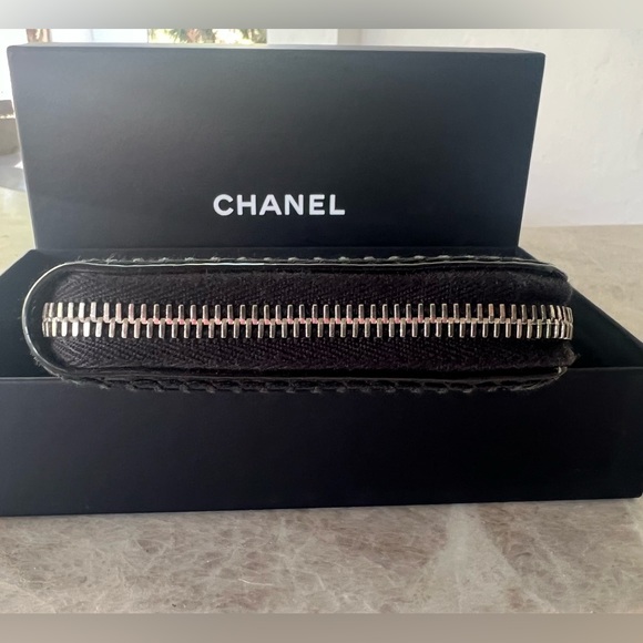 Auth Chanel FULL INCLUSION Zip Wallet, Black Patent Leather Silver Hardware, EUC - Picture 8 of 12